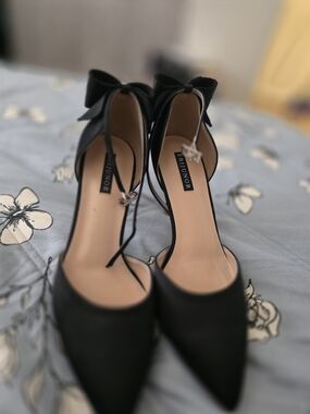 ERJUNOR Black Pointed Toe Bow Ankle Tie Heels